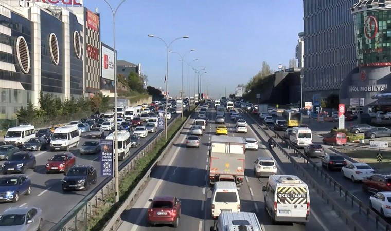 İstanbul'da haftanın ilk iş gününde trafik yoğunluğu
