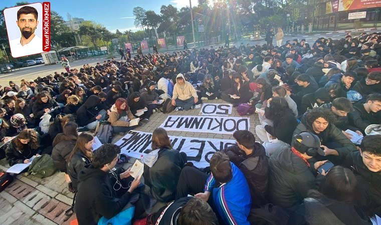İzmir Atatürk Lisesi'nde 'Öğretmenime dokunma' eylemi