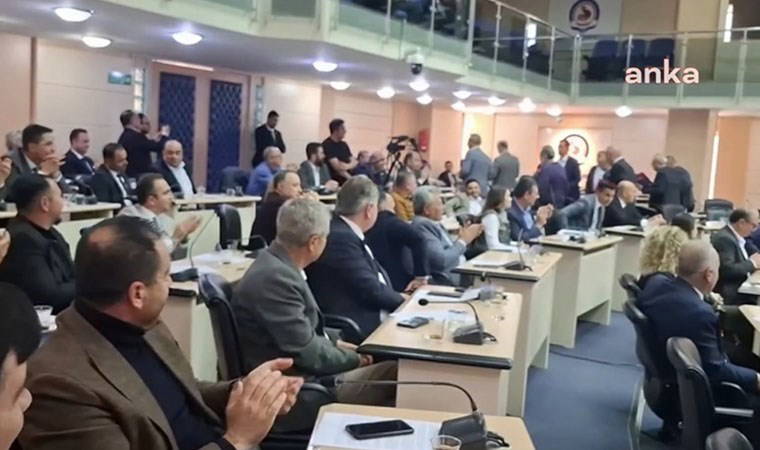 CHP'li üyeler alkışla uğurladı