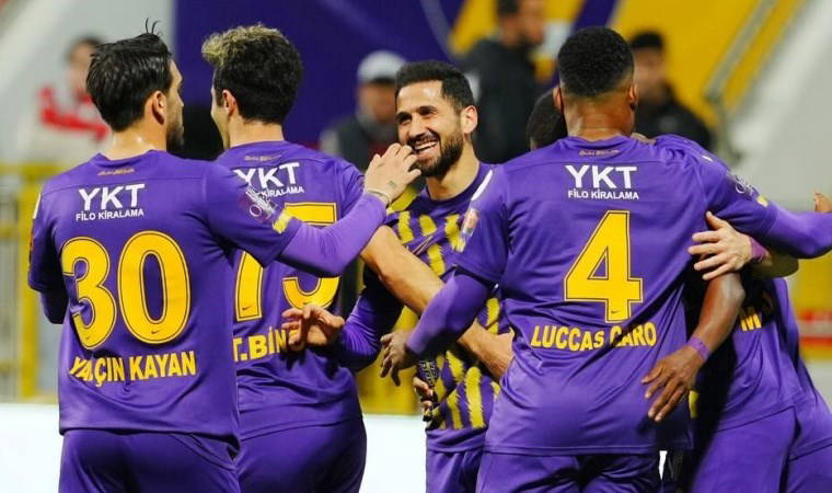 Emre Akbaba yıldızlaştı