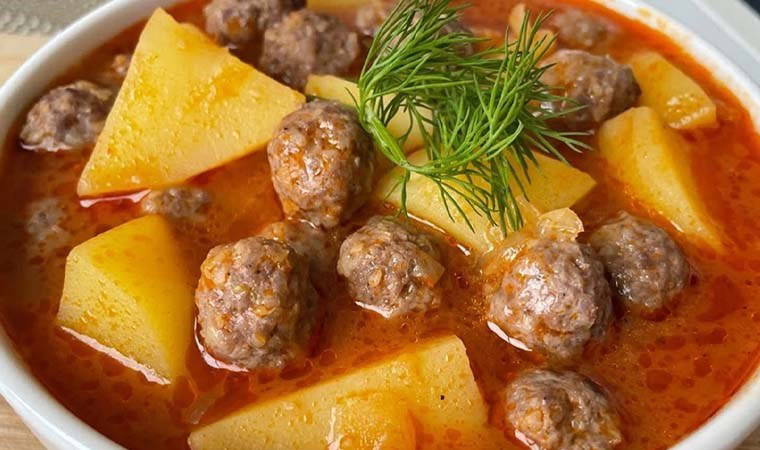 Lokum gibi ama dağılmıyor: Tam ölçülü sulu köfte tarifi