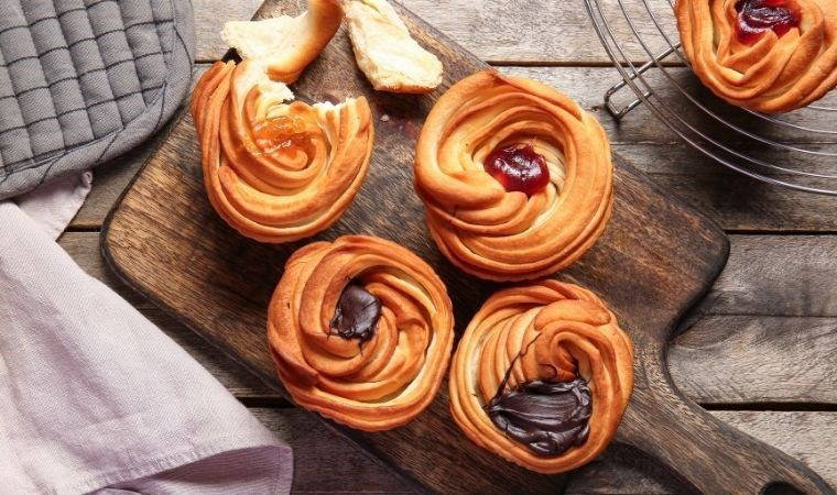 Kruvasan ve muffinin en lezzetli buluşması: Cruffin tarifi