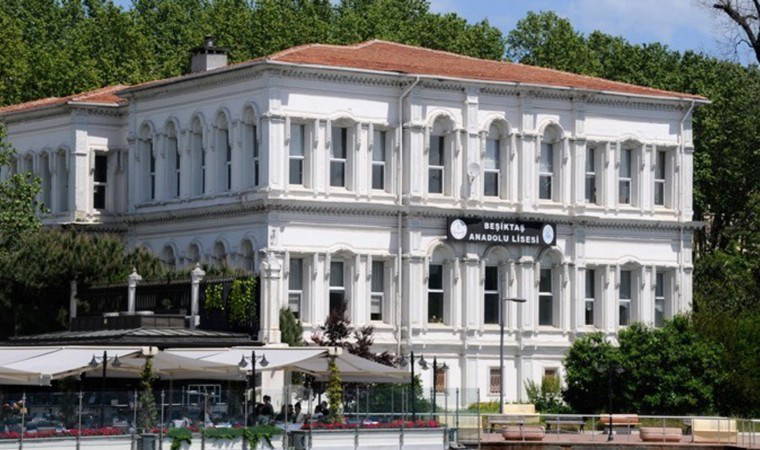 'Bu okul sana acıdığı için sen hâlâ bu okuldasın...'