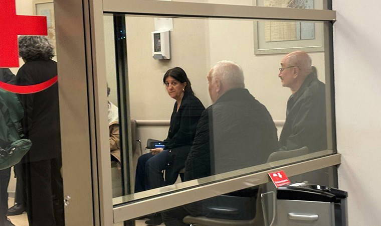 DEM Parti heyeti, Sırrı Süreyya Önder'in durumunu hastanede takip ediyor