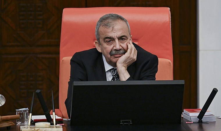 Kalp krizi geçiren Sırrı Süreyya Önder hastanede... DEM Parti Sözcüsü Ayşegül Doğan: 'Ameliyat henüz tamamlanmadı'