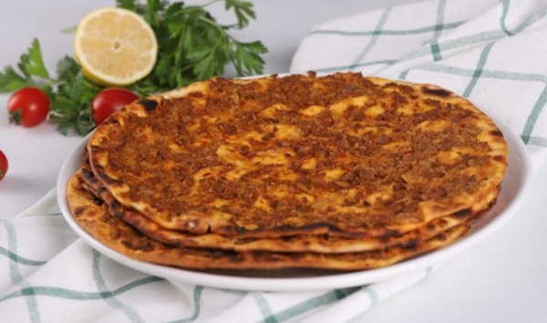 Fırından çıkan sağlıklı lezzet: Vegan lahmacun tarifi