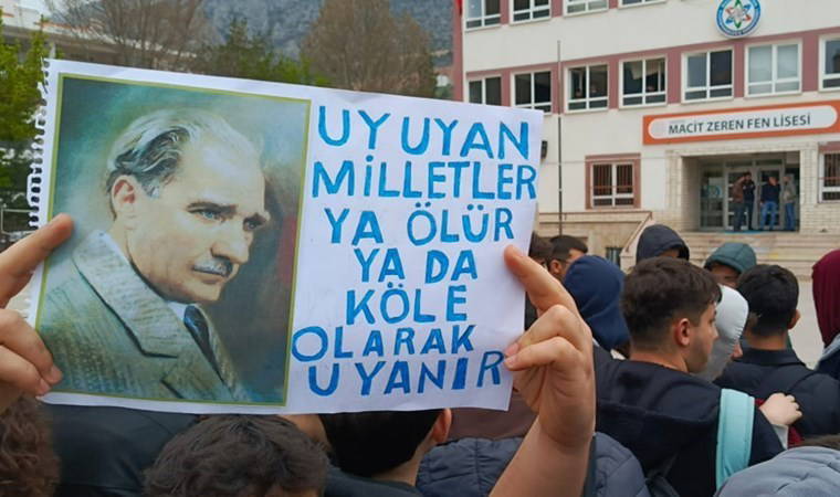 Liseliler Amasya'da da ayakta: Okula polis getirildi!