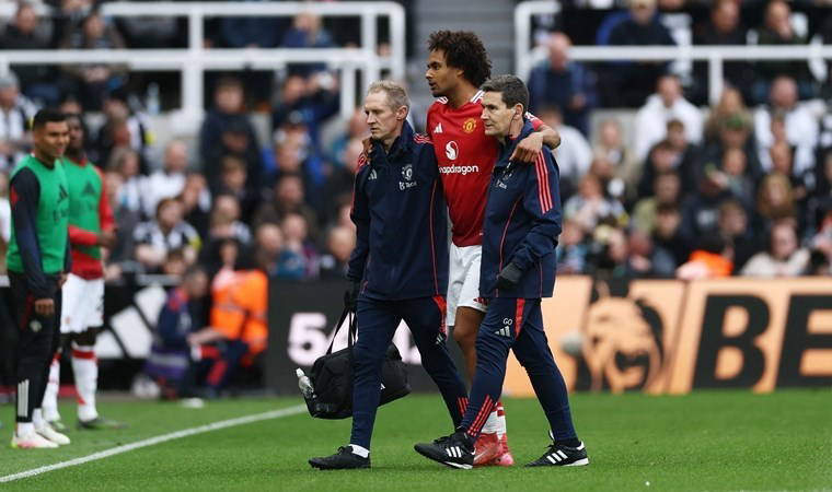 Manchester United'a Zirkzee'den kötü haber!