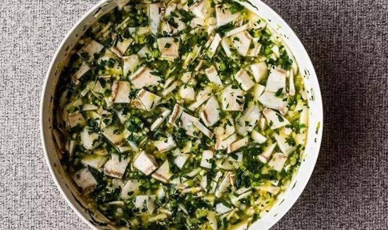 Zeytinyağlı lezzet bombası: Enginar salatası tarifi
