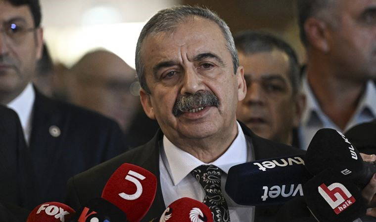 Son Dakika... Sırrı Süreyya Önder'in doktorundan açıklama: 'Tedaviye yanıt veriyor'