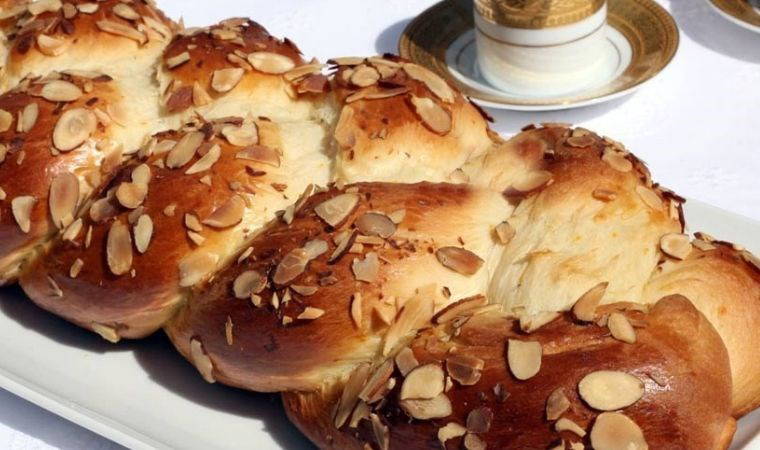 Mis gibi kokusu ve yumuşacık dokusuyla Paskalya çöreği tarifi