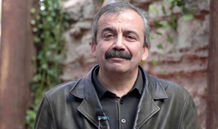Sırrı Süreyya Önder'in yattığı hastanenin karşısına pankart asıldı... Dikkat çeken mesaj!
