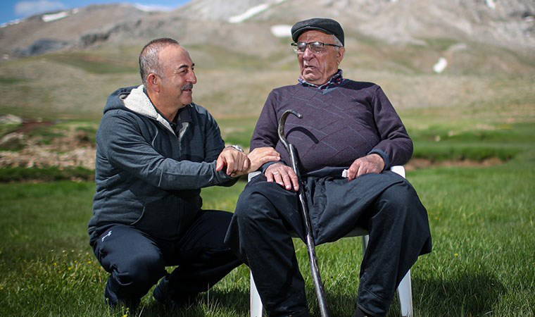 Mevlüt Çavuşoğlu'nun acı günü: Babası Osman Çavuşoğlu hayatını kaybetti