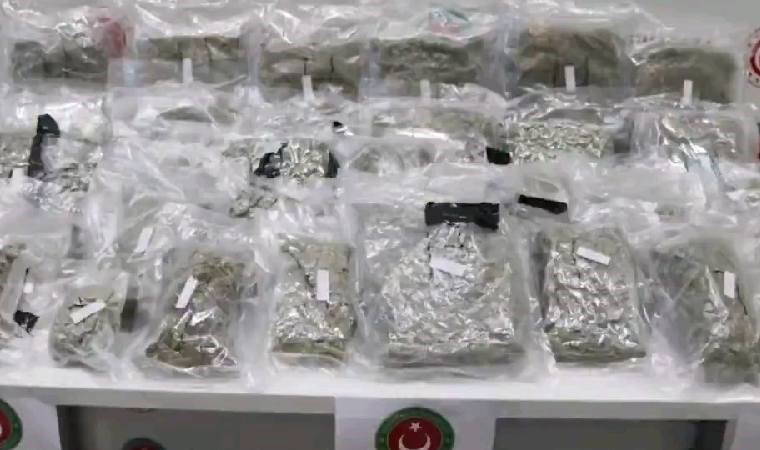 Cipin altına saklamışlar... İpsala Sınır Kapısı'nda 17 kilogram esrar ele geçirildi!