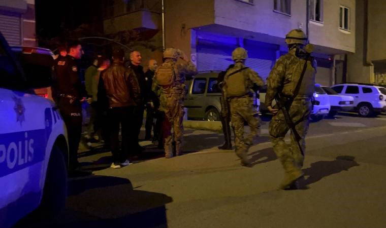 Kayseri'de panik anları... Balkondan tüfekle ateş açıp, kendini eve kilitledi!