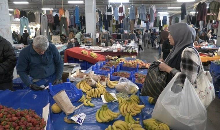 Semt pazarında 'ekonomi' isyanı: 'Yedikleri içtikleri onların olsun, gitsinler başımızdan!'