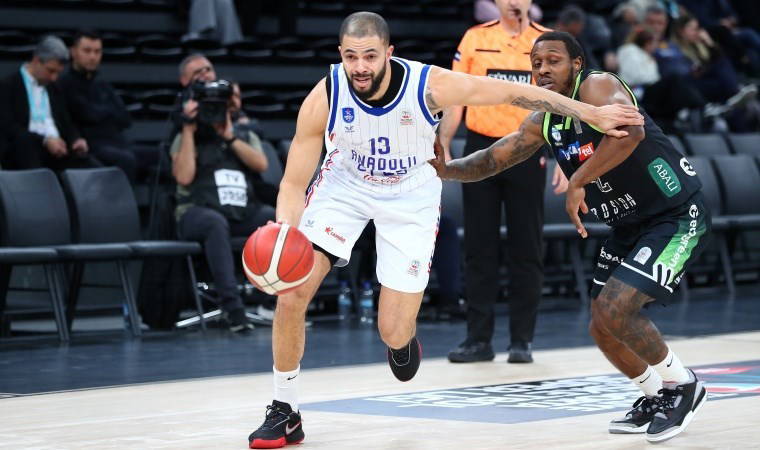 Anadolu Efes'e kendi evinde çelme!