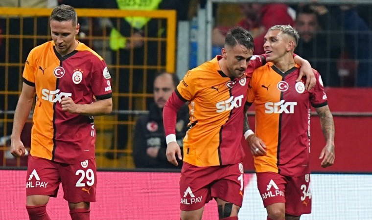 Galatasaraylı Lucas Torreira kariyerinde bir ilki yaşadı!