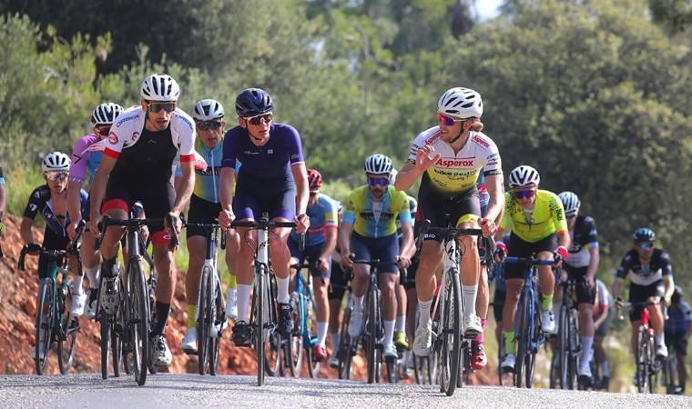 AKRA Gran Fondo’da pedallar dostluk için döndü