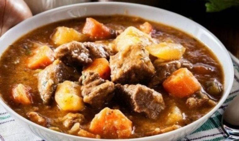 Pilavın yanına çok yakışan: Çoban Kebabı tarifi