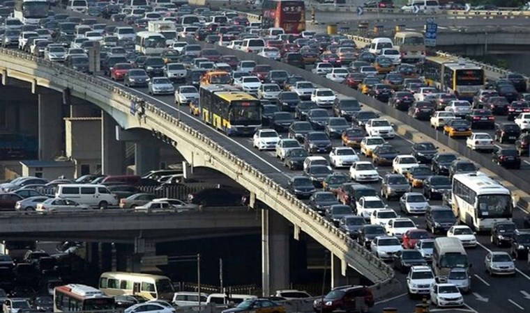 İran'da nevruz tatilindeki trafik kazalarında 747 kişi hayatını kaybetti