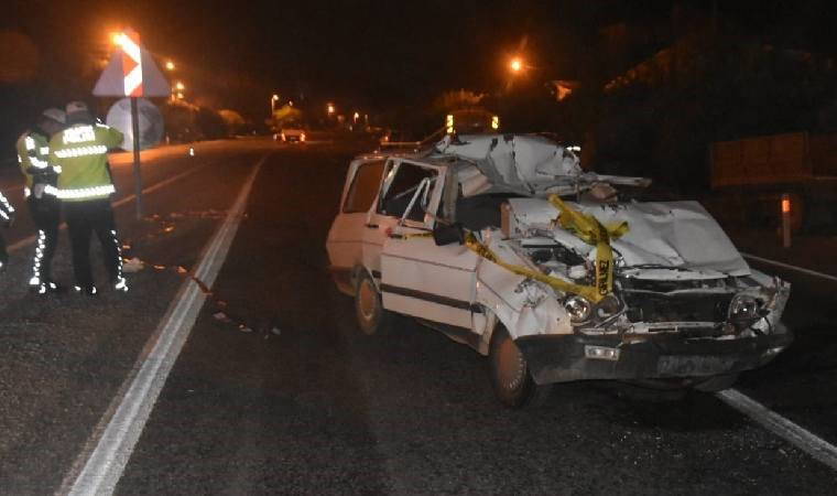 Mersin'de TIR'la çarpışan otomobilin sürücüsü kurtarılamadı!