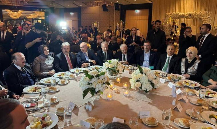 Çok sayıda siyasetçi katıldı, yollar kilitlendi!