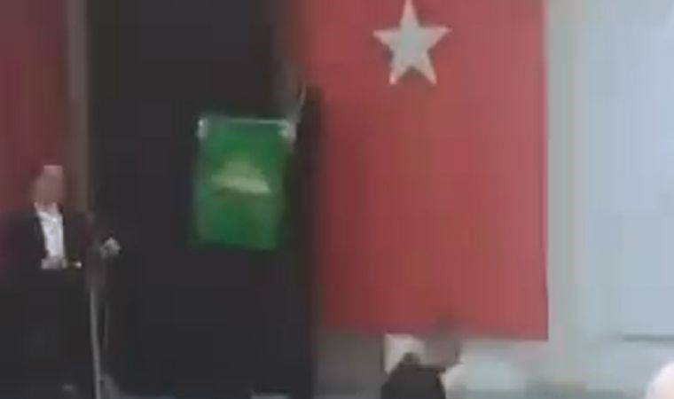 Lise etkinliğinde HÜDA PAR bayrağı