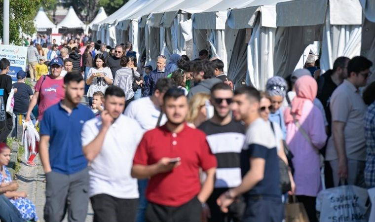 İZKİTAP hafta sonunda binlerce kitapseveri ağırladı
