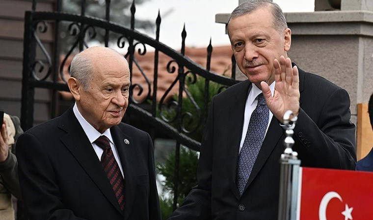 Bahçeli'ye yakınlığıyla bilinen Mümtaz'er Türköne'den çok konuşulacak senaryo: 'Erdoğan süreci tırpanlayacak, Bahçeli erken seçime götürecek'
