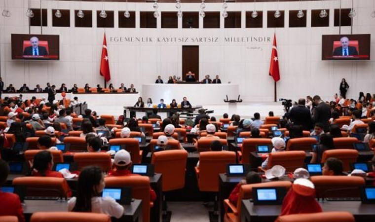 TBMM Genel Kurulu'nda 23 Nisan çocuk özel oturumu: Numan Kurtulmuş, koltuğunu devretti