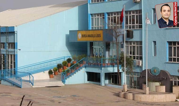 Bursa Anadolu Lisesi'nde tepki çeken TÜGVA etkinliği: Sınıf tahtalarına gerici sloganlar yazdırdılar!
