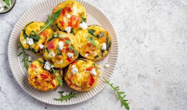 Kahvaltı sofralarına pratik ve sağlıklı bir dokunuş: Sebzeli muffin tarifi