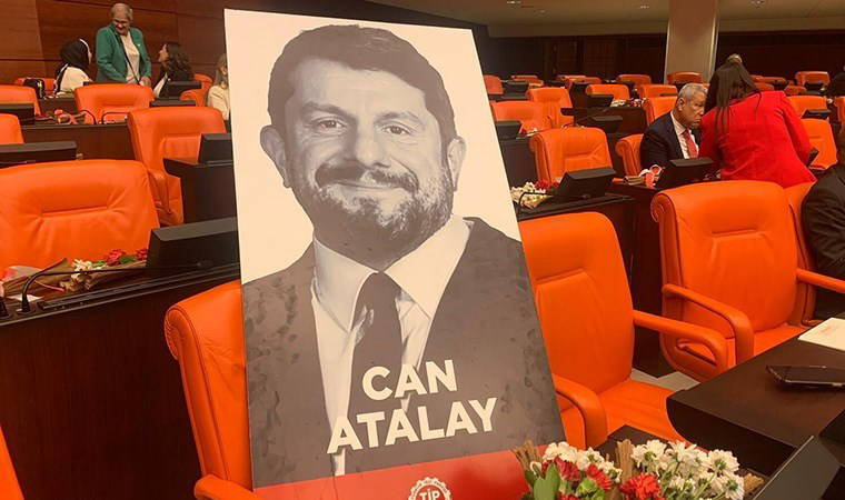 Can Atalay'dan dikkat çeken '23 Nisan' mesajı: 'Ancak demokratik bir Cumhuriyet'te neşe dolabilir insan'