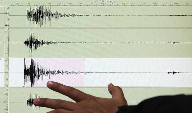 İstanbul sallanıyor: 3 saatte 47 deprem!