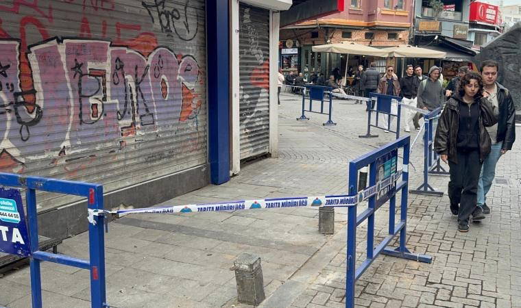 Beşiktaş'ta depremde çatısı zarar gören bina tahliye edildi