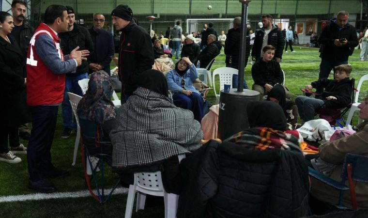 İstanbul'da deprem: Belediyeler yurttaşların yanında