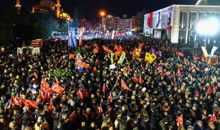İstanbul'da 'diplomasız Erdoğan' sloganı atan 5 genç gözaltına alındı