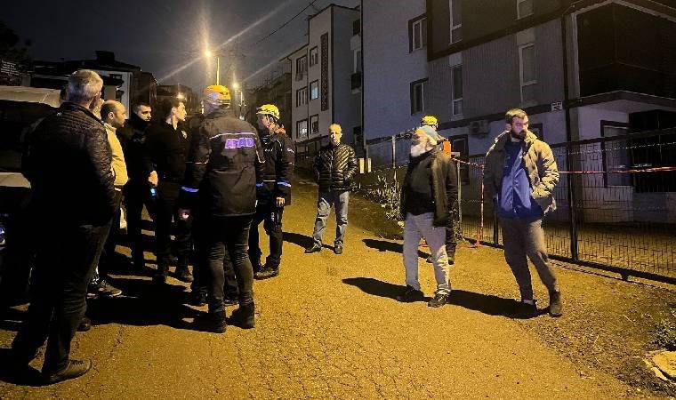 Sakarya'da panik anları... Çökme tehlikesi olan 4 katlı apartman tahliye edildi!