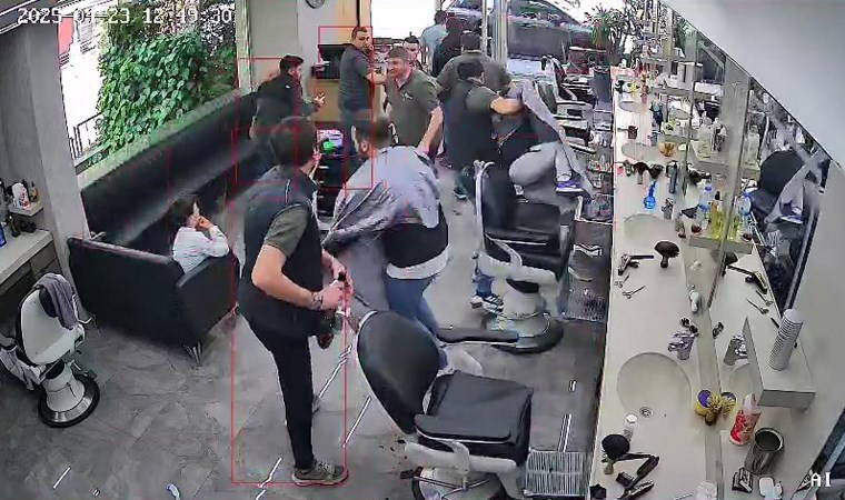 İstanbul'da 6.2'lik deprem... Avcılar'daki korku dolu anlar ortaya çıktı! Oyun parkı, berber salonu, mağaza, kafeterya...