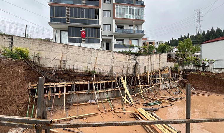 Serdivan'da çökme riski: 4 katlı bina tahliye edildi