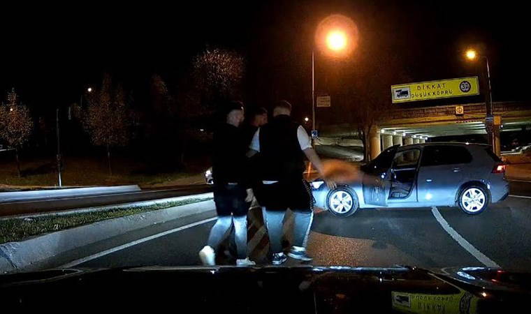Bakırköy'de ilginç anlar... Selektör yapan kadın sürücünün yolunu kesip tartıştı: 'Beni taciz ediyorsun'
