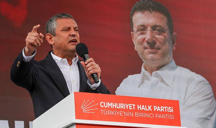 CHP'den Mersin'de tarihi miting... Özgür Özel, on binlerin önünde Erdoğan'ı düelloya çağırdı: 'Eğer İmamoğlu suçlu çıkarsa siyaseti bırakıyorum!'