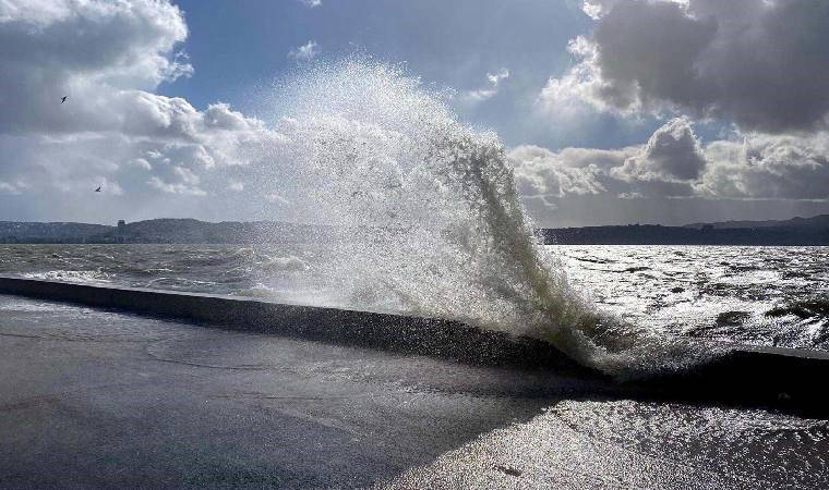 Meteoroloji saat verdi... Ege'nin kuzeyi için 'fırtına' uyarısı!