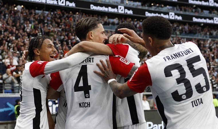 Eintracht Frankfurt'tan 4 gollü net galibiyet!