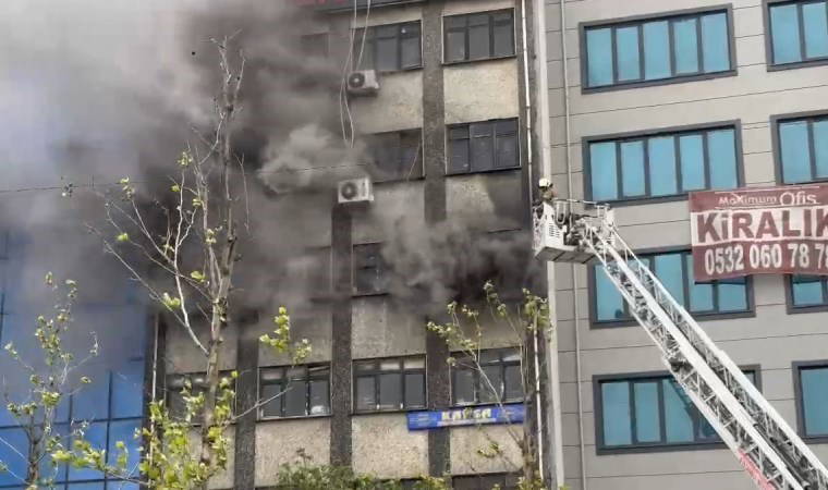 İstanbul'da iş merkezinde korkutan yangın!