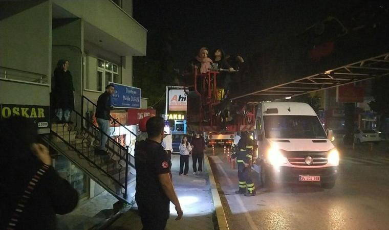 Kocaeli'nde binada korkutan yangın: 17 kişi kurtarıldı!