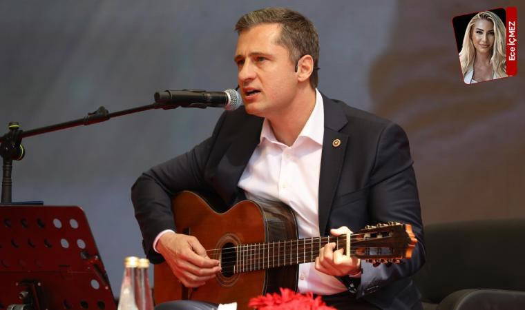 Deniz Yücel, İmamoğlu için gitar çalıp şarkı söyledi