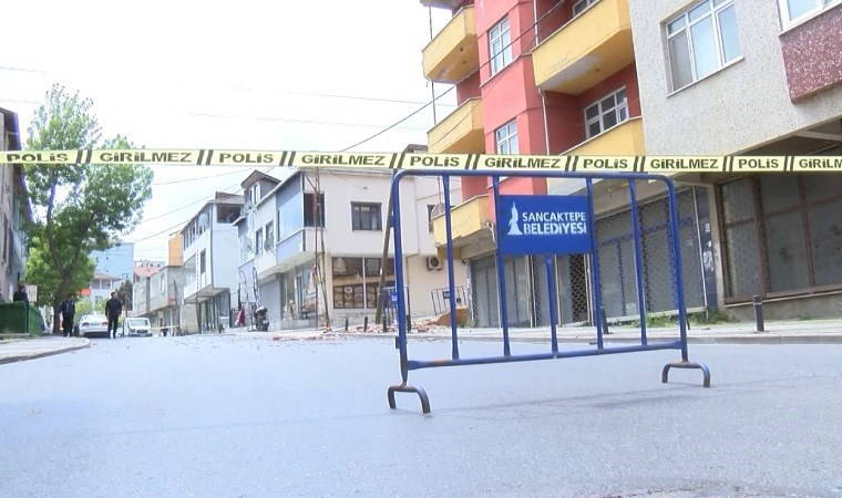 Sancaktepe'de 5 katlı metruk binanın balkonu çöktü