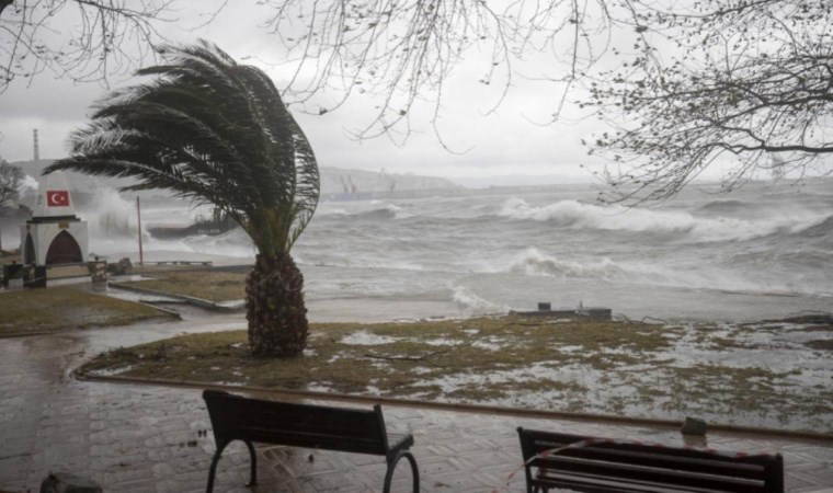 İstanbul Valiliği saat verip uyardı: Fırtınaya dikkat!